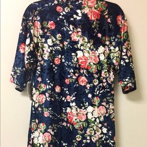 Brand NWT! Elegant LulaRoe Shirley! Medium